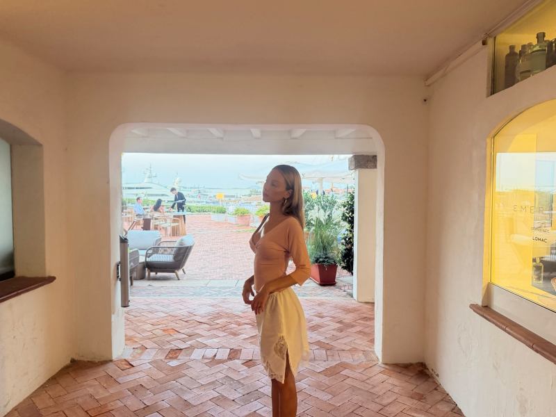 With Jean Lana Top | Pink and Gimaguas Katalin Skirt worn by Ester Exposito | Ester Exposito Outfits and Style
