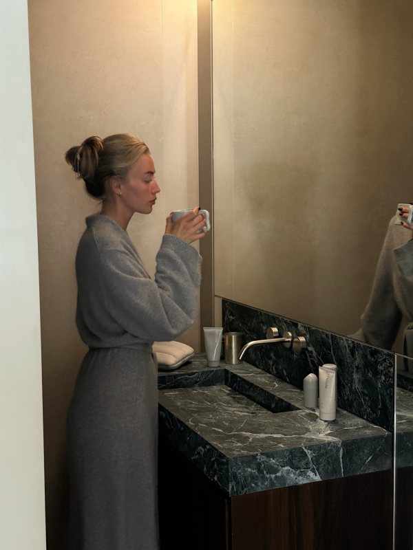 BAZILIKA 100% cashmere oversized long cardigan worn by Sophie | Sophie Outfits and Style