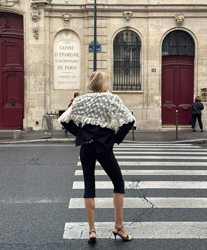 Sea Kristeen Blazer, sania d'mina BONDI black leather knot strappy sandals and WEEKDAY AYAN CAPRI TROUSER worn by Hanna Stefansson | hannastefansson's closet