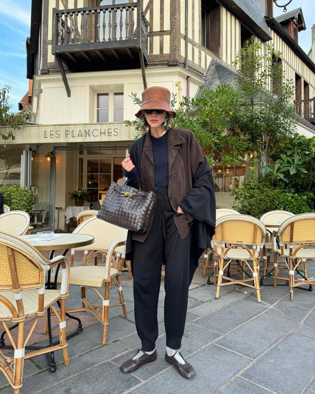 Massimo Dutti Soft ballet flats with buckle worn by Polina Podpletennaya | pollyhey's closet