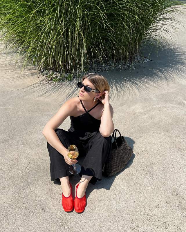 DRAGON DIFFUSION Large Leather Woven Santa Croce Tote Bag and ARKET Mesh Ballerinas worn by Carola Pojer | carolapojer's closet