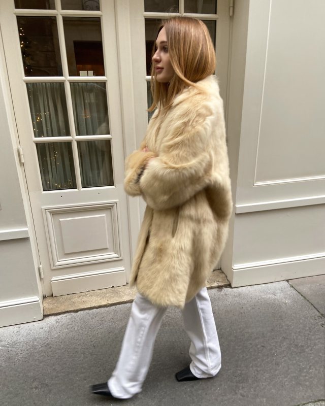 LouLou de Saison RUBEN spread-collar lamb-fur coat worn by Daria R. | Daria R. Outfits and Style