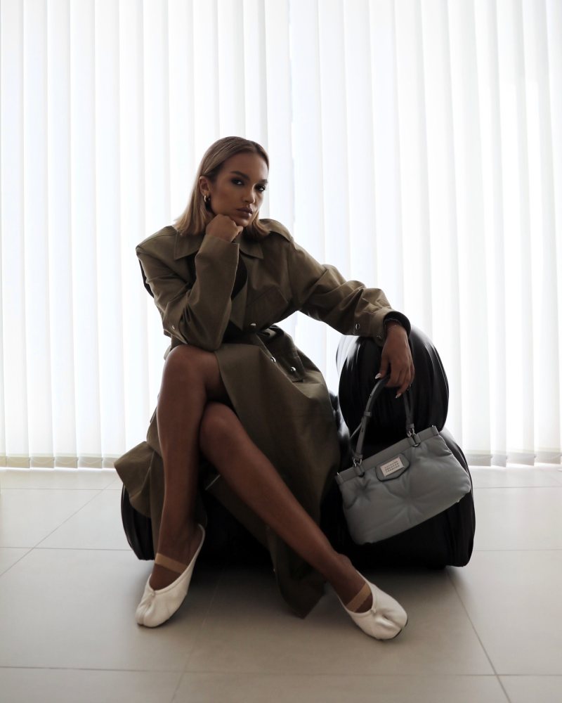 Maison Margiela Tabi leather ballerina mules and Maison Margiela Glam Slam Small Top Handle Bag worn by Oumayma Elboumeshouli | oumaymaboumeshouli's closet