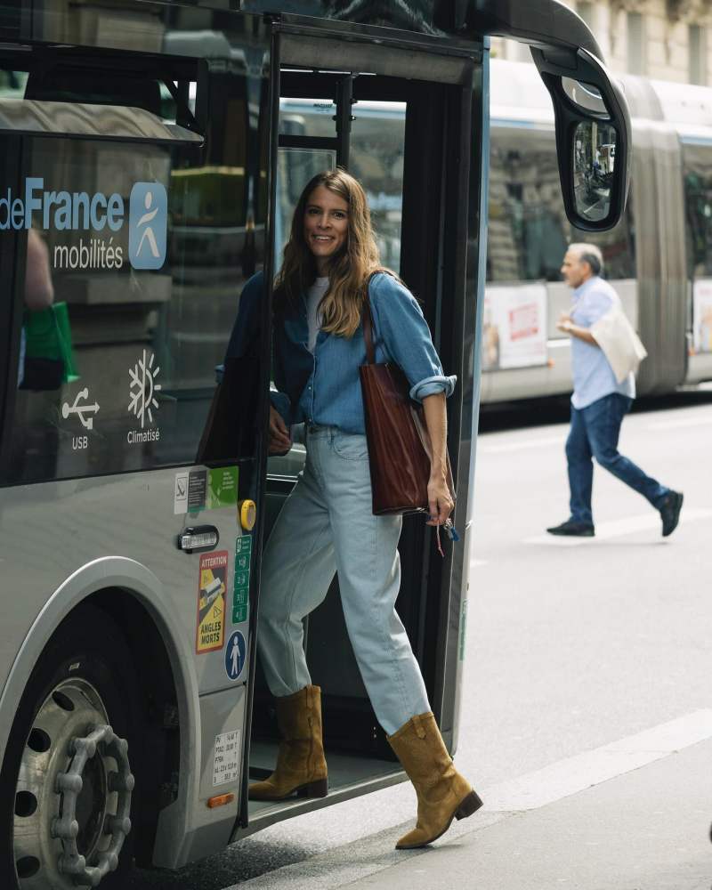 SEZANE The Tote, SEZANE Le Mum Trousers, SEZANE Max Shirt and SEZANE Ivana Low Boots worn by Monica de La Villardière | monicaainleydlv's closet