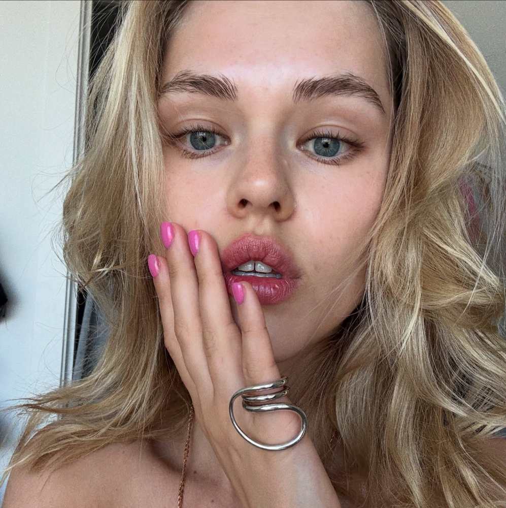 Charlotte Chesnais Round Trip Ring worn by Alina Timo | Alina Timo Outfits and Style