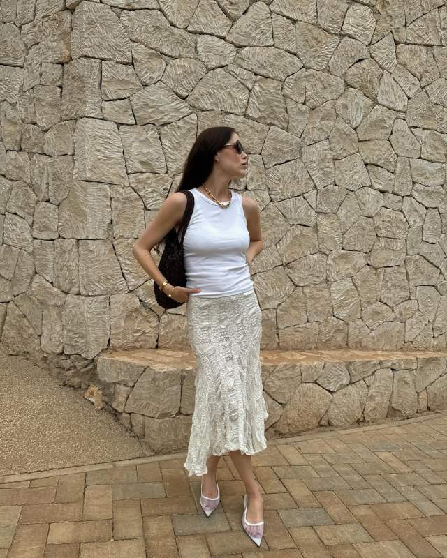 THE ROW Estelle raffia tote bag, ANDY NORD MATRIX 35 Slingback Pump, With Jean Maeve Midi Skirt worn by Annabel Rosendahl | annabelrosendahl's closet