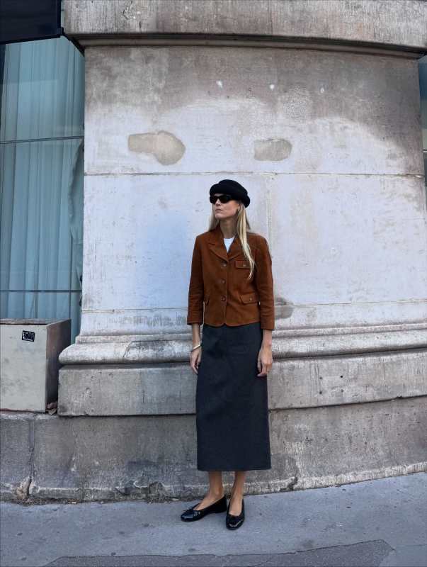The Garment Suede Fitted Jacket Hazelnut and Sophie Buhai Classic Circle silver bangle worn by Linda Tol | Linda Tol Outfits and Style