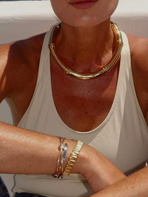 Pomellato Together 18K Rose Gold Bangle, Gucci Bamboo choker necklace and Kurt Wayne 18 Karat 2 Finish Link Bracelet worn by Géraldine Boublil | Géraldine Boublil Outfits and Style