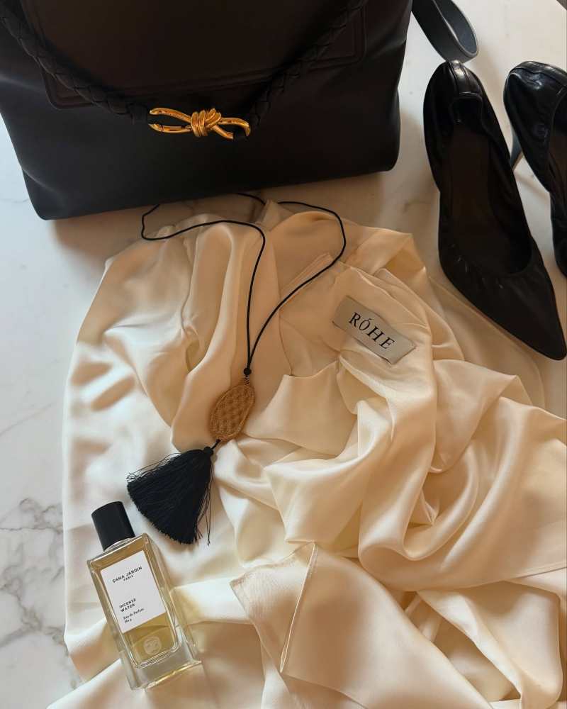 Bottega Veneta Ciao Ciao Medium leather tote bag, The Row 90mm Liisa pumps, Tiffany Necklace of Rock Crystal with Yellow Gold and Sana Jardin Incense Water Eau de Parfum worn by Rosie HW | Rosie Huntington-Whiteley Outfits and Style