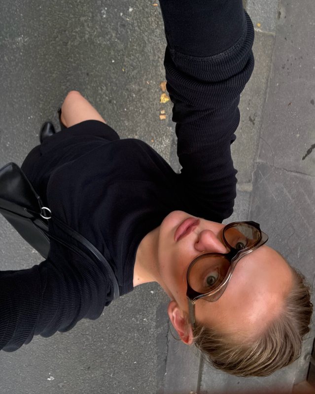 PHOEBE PHILO COOKIE SUNGLASSES in cognac acetate worn by roberta martha | roberta martha Outfits and Style