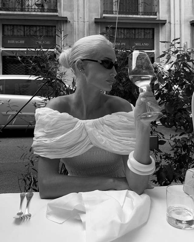 SEA Loren Solid Cambric Off Shoulder Top worn by Lovisa Worge | lovisaworge's closet