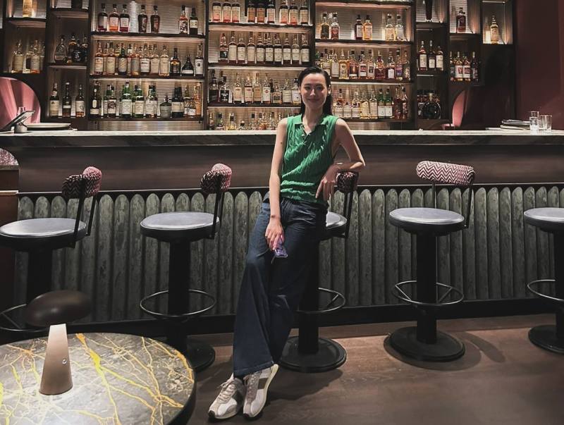 TOD'S T Vintage leather and technical sneakers and Polo Ralph Lauren Sleeveless Polo Top worn by 梁洛施 | isabella.leong's closet