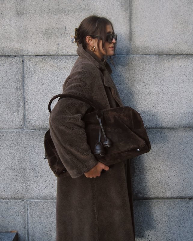 MAGDA BUTRYM Brigitte Large suede duffel bag worn by Darja Barannik | darjabarannik's closet