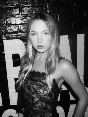 Lila Moss style