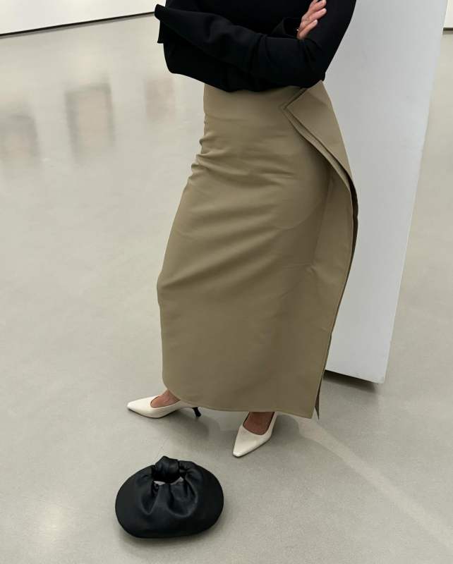 GIA STUDIOS Straight Side-Flap Midi Skirt, GIA STUDIOS Knotted Bag and LESPOIR PANSY TOP worn by Sophie Khanh | s___dang's closet