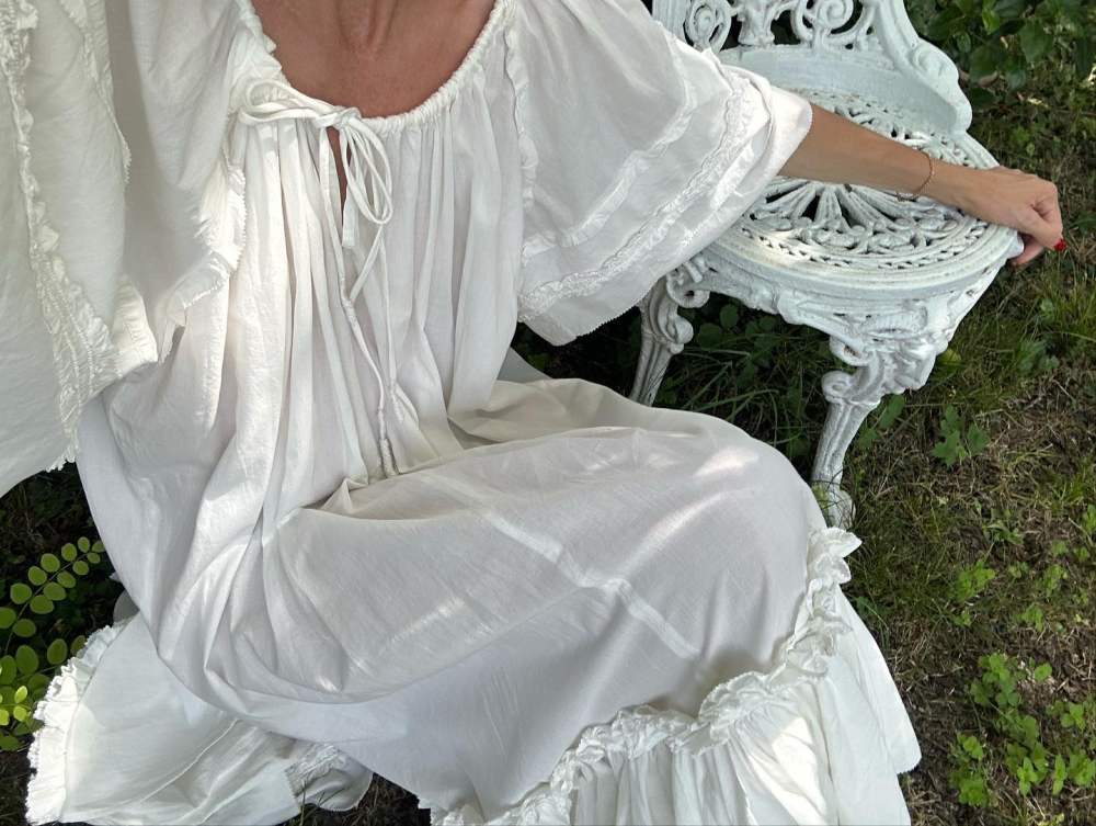 H&M Appliquéd Drawstring-detail Kaftan Dress worn by Hanna Stefansson | hannastefansson's closet