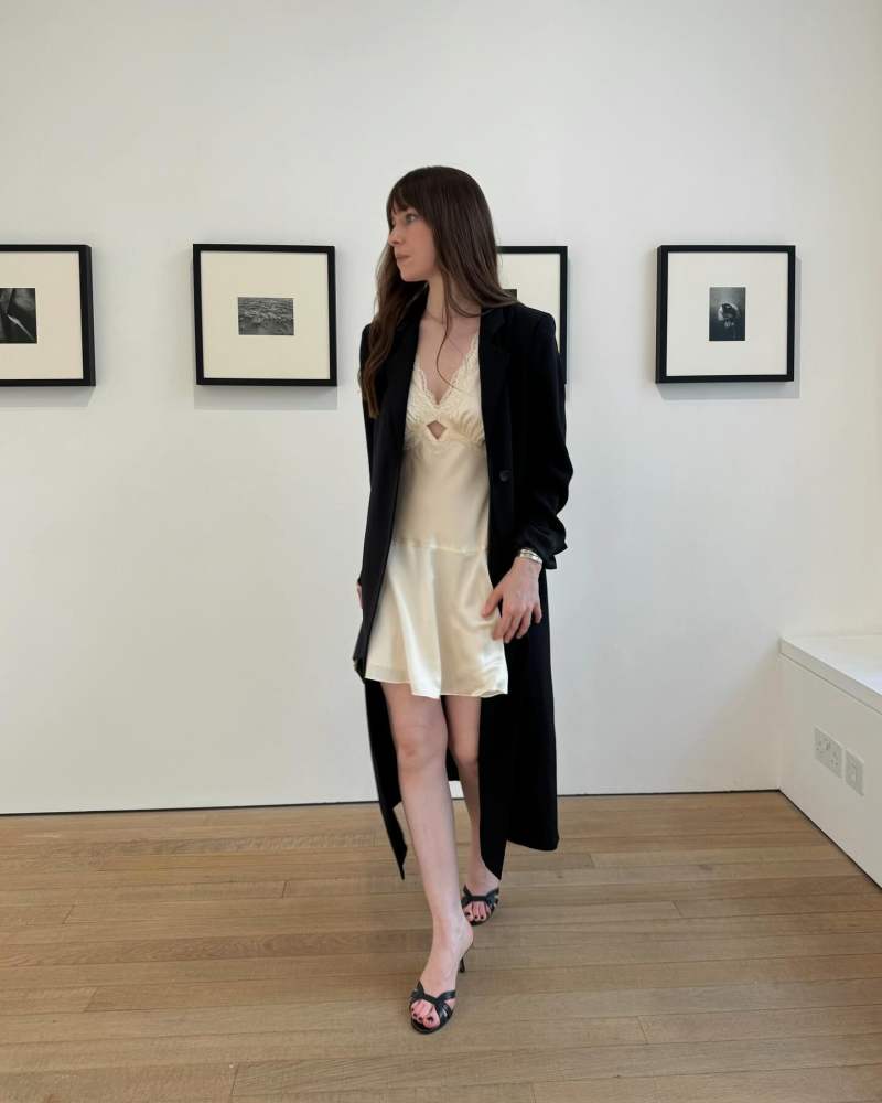 Reformation Belva Silk Dress and JIMMY CHOO Mules worn by Carina Nicklas | looxlikecarrie's closet