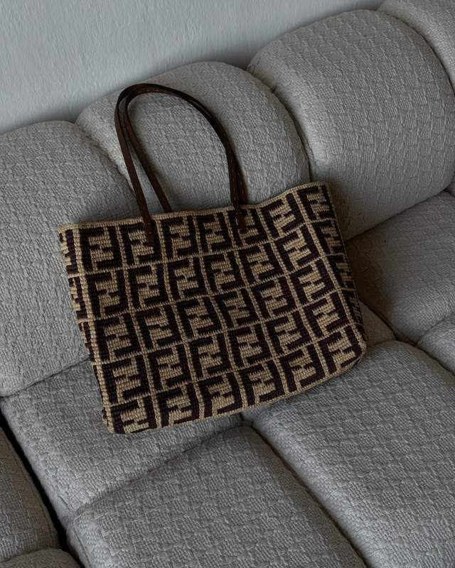 FENDI LARGE ROLL Brown FF raffia crochet shopper