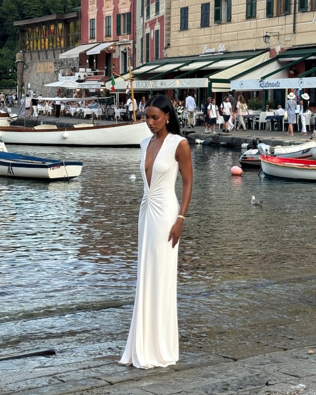 Tom Ford STRETCH SABLE' JERSEY DEEP V-NECK EVENING DRESS worn by Jasmine Tookes | jastookes's closet