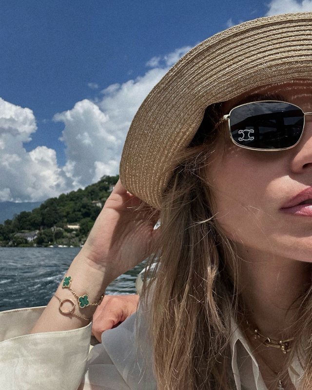 vikyrader wearing CELINE Triomphe Rhinestone 02 rectangular sunglasses
