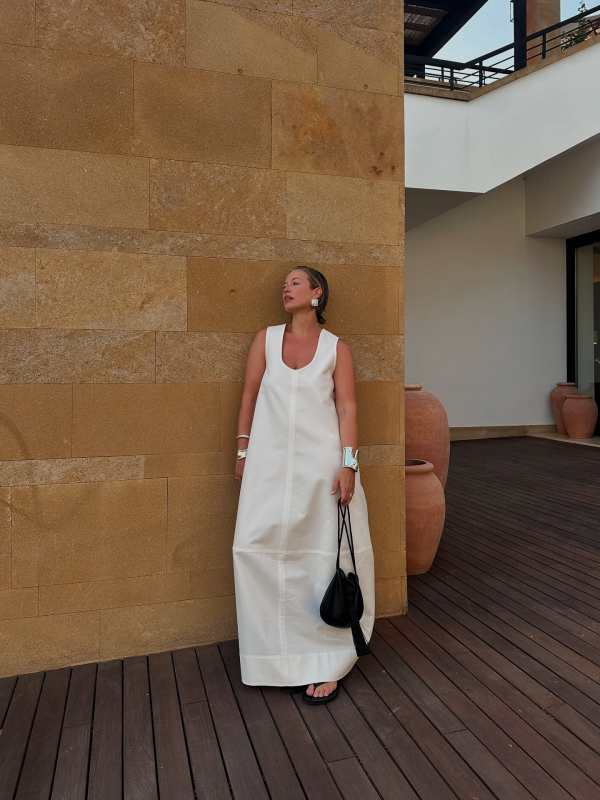 Lee Mathews Parker Dress, LOUIS ABEL Uzu Square Recycled Sterling Silver Earrings, Ayllon AURORA Pouch in Noir and TIFFANY & CO Large Bone Cuff in Sterling Silver and A.EMERY The Flora Sandal worn by Alexis Foreman | Alexis Foreman Outfits and Style