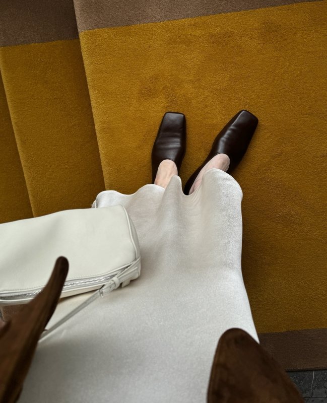 NEOUS Atlas square-toe leather ballet flats worn by Carina Nicklas | looxlikecarrie's closet