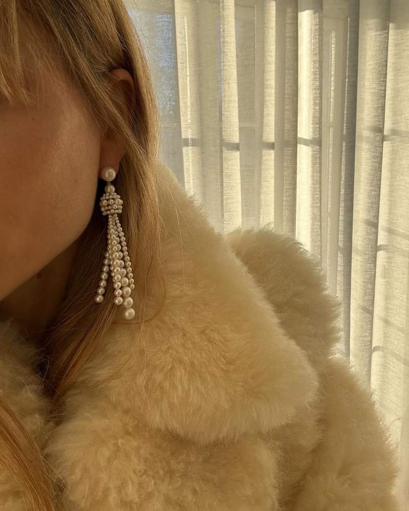 Sophie Bille Brahe Colonna Grande 18kt gold drop earrings with freshwater pearls worn by Pernille Teisbaek | Pernille Teisbaek Outfits and Style