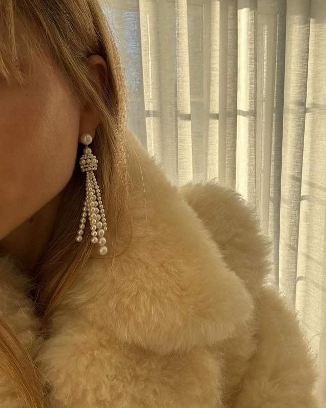 Sophie Bille Brahe Colonna Grande 18kt gold drop earrings with freshwater pearls worn by Pernille Teisbaek | Pernille Teisbaek Outfits and Style
