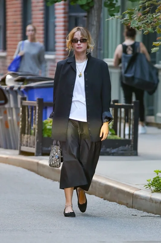 DISSH RYKER BLACK RELAXED BLAZER, HEAVEN MAYHEM MARGAUX Sunglasses, Repetto Ballerines - Cendrillon and DIOR Medium D-Vibe Bowling Bag worn by Jennifer Lawrence | Jennifer Lawrence Outfits and Style