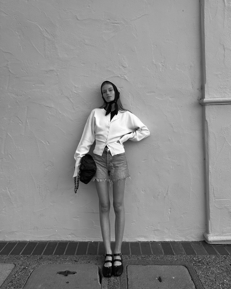 Maison Margiela Tabi leather ballerina shoes, Orseund Iris The Weekend Knit Cardigan and CHANEL 22 Handbag worn by Erika Palkovicova | eripalko's closet
