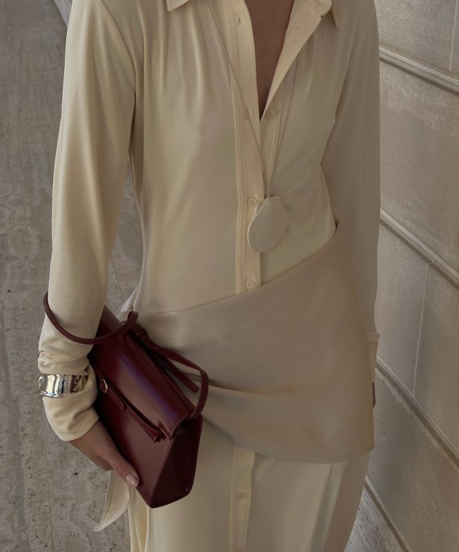 Toteme Flowing jersey shirtdress, VERAFIED Dark Cherry Shoulder Bag and Toteme Satin Triangle Scarf worn by Şirin Haban | Şirin Haban Outfits and Style