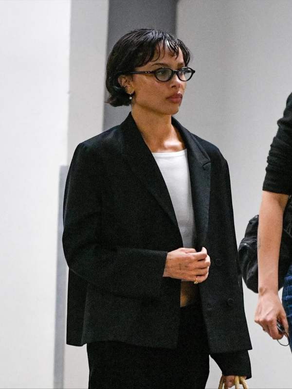 Akila Alien Sculptural Oval Frame worn by Zoë Kravitz | Zoë Kravitz Outfits and Style