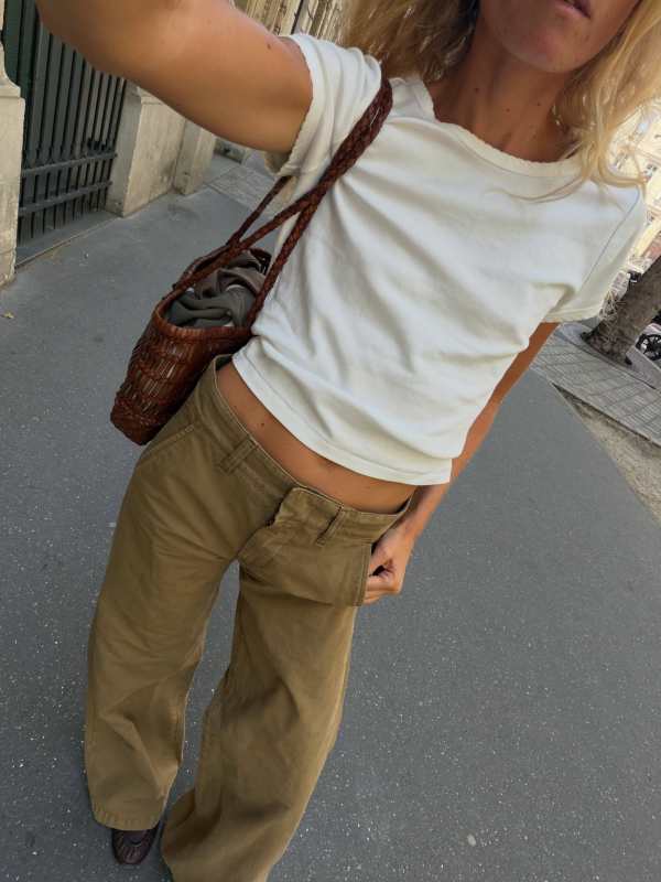 JEANERICA Kyoto Chino Plié Dark Beige, St. Agni Textured Petit Bagu - Chestnut, POSSE Clover Tee worn by Alice Pilate | Alice Pilate Outfits and Style