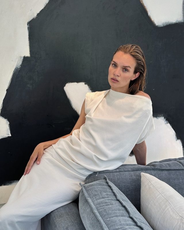 RABENS SALONER AVIATOR DRAPED DRESS worn by Josephine Skriver | josephineskriver's closet