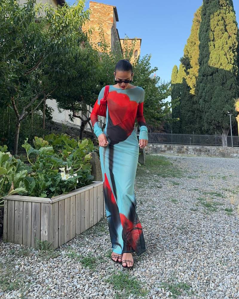 The Row Graphic Strap 35mm sandals and RAT & BOA Santino Dress worn by Bruna Marquezine | brunamarquezine's closet