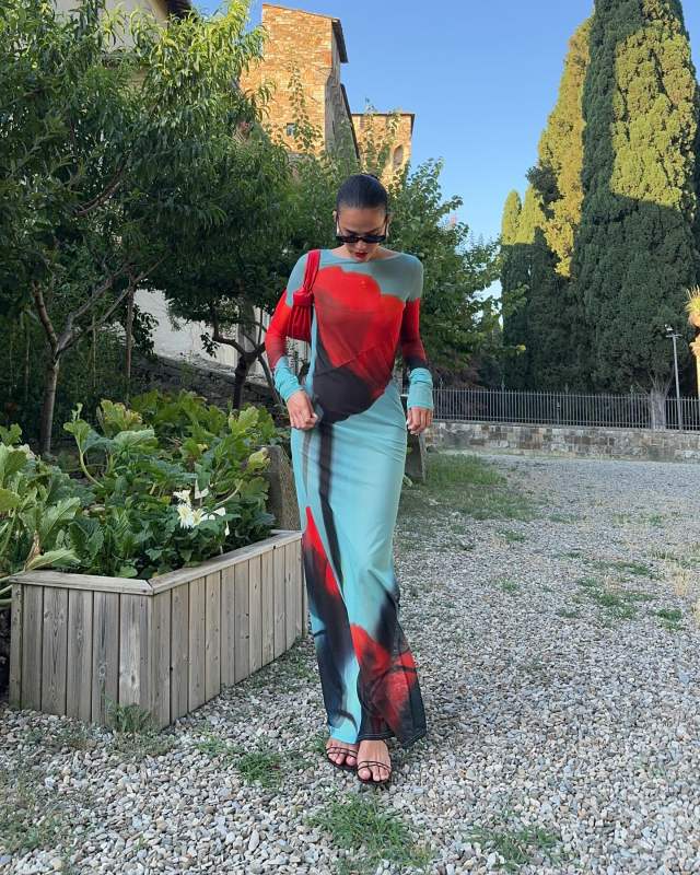 The Row Graphic Strap 35mm sandals and RAT & BOA Santino Dress worn by Bruna Marquezine | brunamarquezine's closet