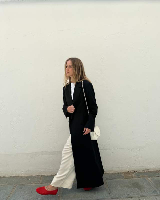 Dear Frances Balla Mesh ballerina flat, CHANEL Small flap bag and ROHE Wide Leg Silk Trousers worn by Annijor | annijor's closet