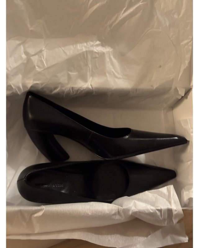 H&M Leather Pumps worn by Sophie Khanh | Sophie Khanh Outfits and Style