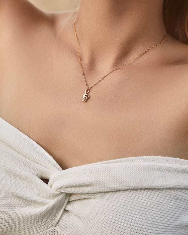 SUIHE Necklace Aria

18k Gold Vermeil over Sterling Silver
Gold Vermeil charm 

SUIHE selects high-quality natural pearls, gemstones, precious metals, and other premium materials and crafts them into a collection of everyday, minimalist, and exquisite jewelry pieces. SUIHE conveys an elegant, romantic, and relaxed fashion attitude and lifestyle.