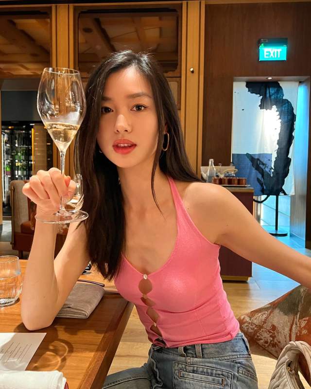 Gimaguas Cut-out Halter-neck Top worn by Estelle 陈瑜 | chen_estelle's closet