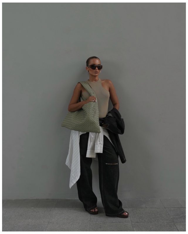 Bottega Veneta Hop Large Leather Shoulder Bag worn by Oumayma Elboumeshouli | oumaymaboumeshouli's closet