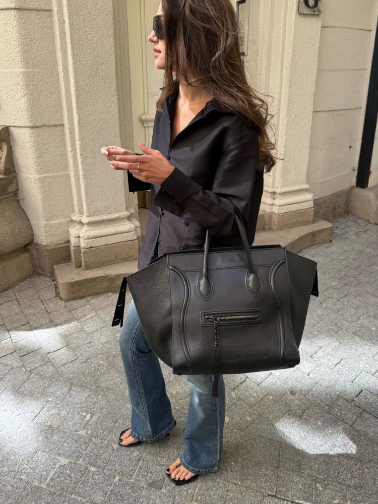 LEONÍ Didion Silk Shirt Noir, ABRAND 00 Andy Super Low Kick Flare Jeans, CELINE Leather Luggage Phantom Medium and Toteme 55mm The Bicolor Leather Sandals worn by Ilirida Krasniqi | Ilirida Krasniqi Outfits and Style