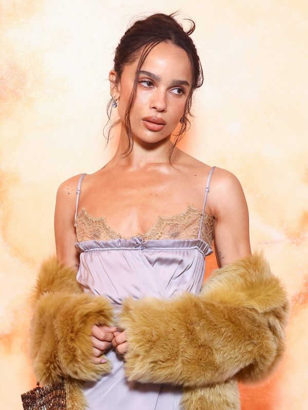 Saint Laurent Shearling coat worn by Zoë Kravitz | Zoë Kravitz Outfits and Style