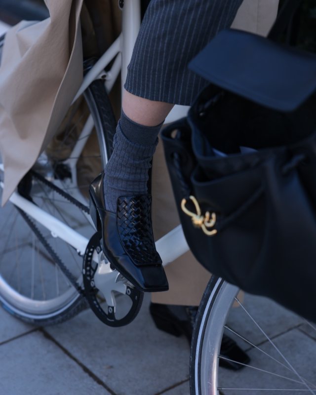 Bottega Veneta Ciao Ciao Medium leather tote bag and Bottega Veneta Ventura Loafer worn by Viky Rader | Viky Rader Outfits and Style
