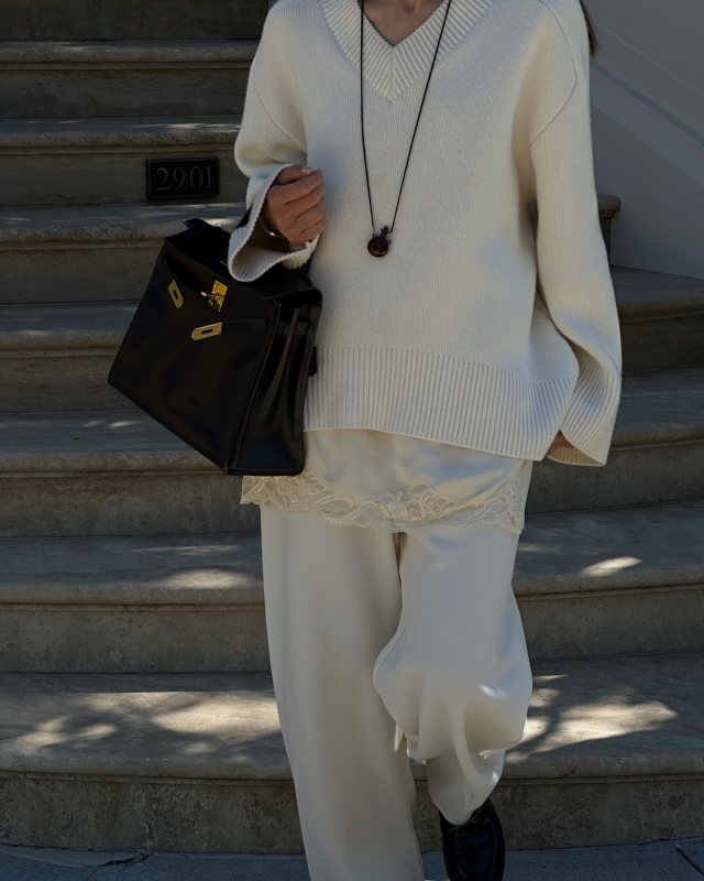 ZARA ZW COLLECTION LACE SLIT TOP and HERMES Kelly Bag worn by Şirin Haban | Şirin Haban Outfits and Style