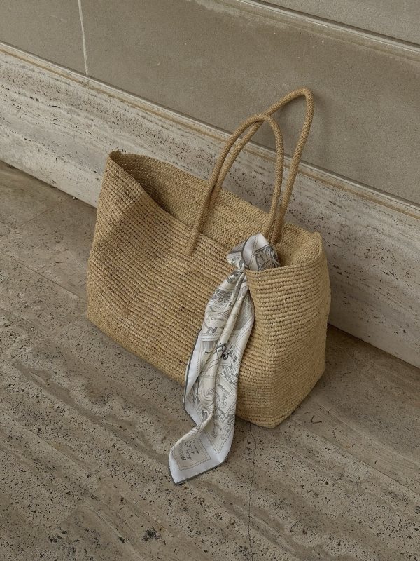 COS OVERSIZED HAND-WOVEN TOTE BAG - RAFFIA and HERMES Le Philateliste du Faubourg scarf 90 worn by Şirin Haban | Şirin Haban Outfits and Style