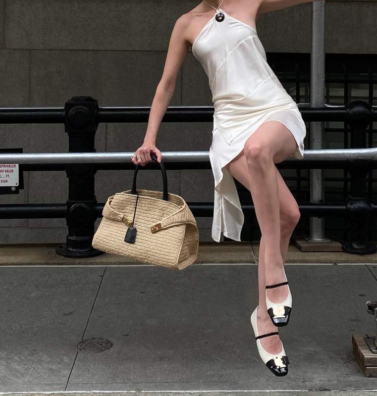 @ferragamo ballerinas making me feel cutest and chicest running around the city this summer!! Love love love #FerragamoBallerinas #ad