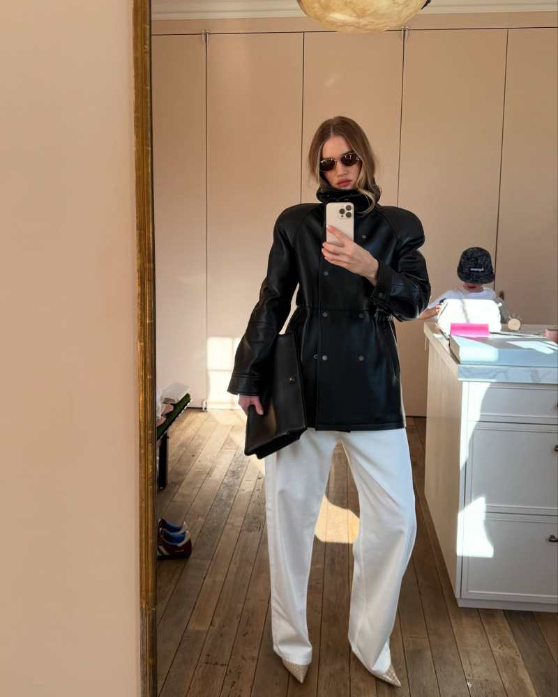 PHOEBE PHILO TRIPLEX CLUTCH in black leather and FANTÔME leather parka 66 worn by Rosie Huntington-Whiteley | Rosie HW Outfits and Style