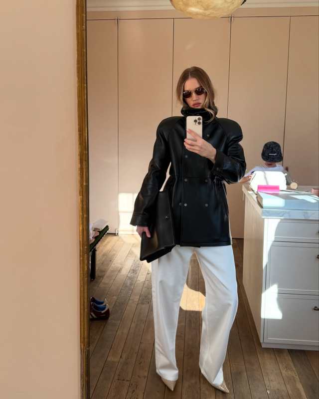 PHOEBE PHILO TRIPLEX CLUTCH in black leather and FANTÔME leather parka 66 worn by Rosie Huntington-Whiteley | Rosie HW Outfits and Style