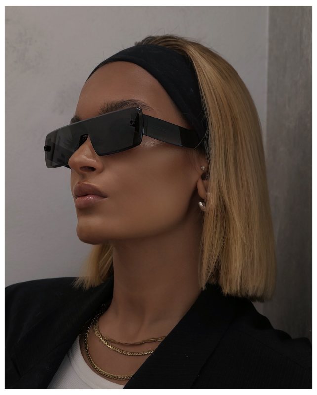 ALAIA Logo rectangular sunglasses worn by Oumayma Elboumeshouli | oumaymaboumeshouli's closet